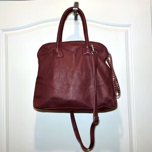 Iopelle Italy leather handbag in oxblood.